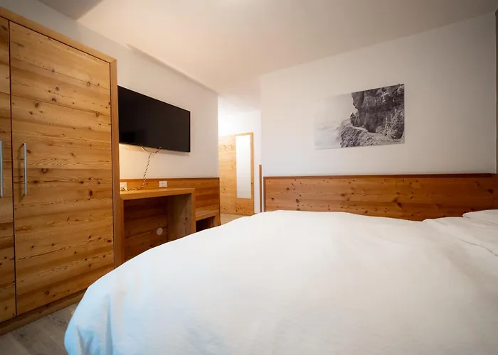 Hotel Garni Arnica ***S Madonna